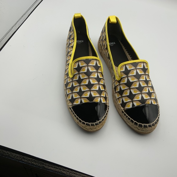 FENDI  LEATHER AND PATENT LEATHER ESPADRILLES - Picture 2 of 5
